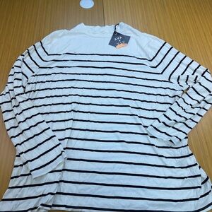 NWT Women's Plus Size Long Sleeve T-Shirt Ava & Viv White Black Stripe 4X